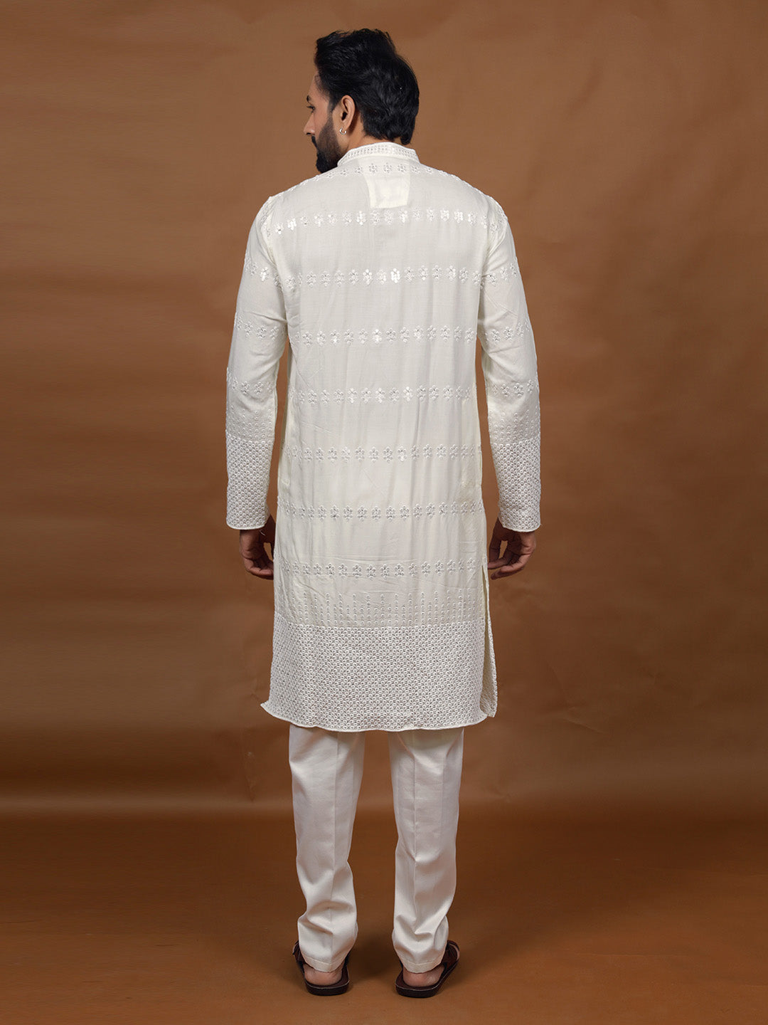 Off-White Embroidered Kurta – Mandarin Collar